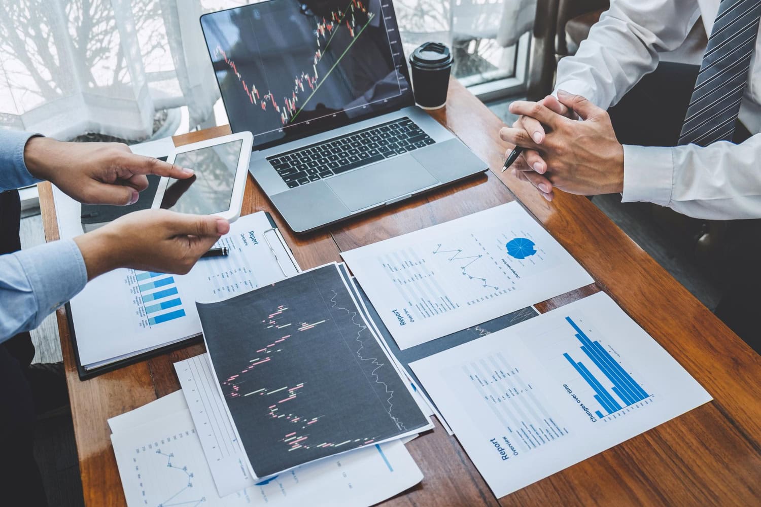 חברות עם הכנסות גבוהות